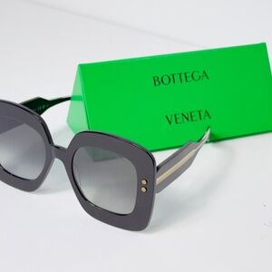 BOTTEGA VENETA Sunglasses Womens Oversized Square Black NEW Case + Dusty